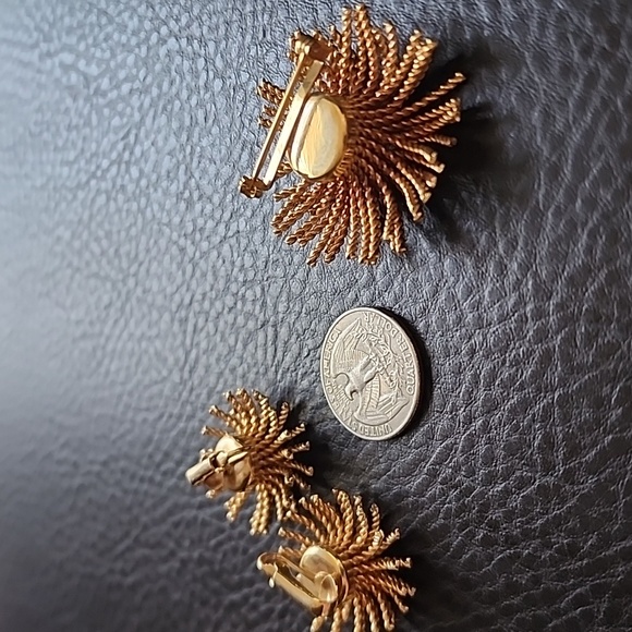 VTG brooch & clip earring set - Picture 12 of 12